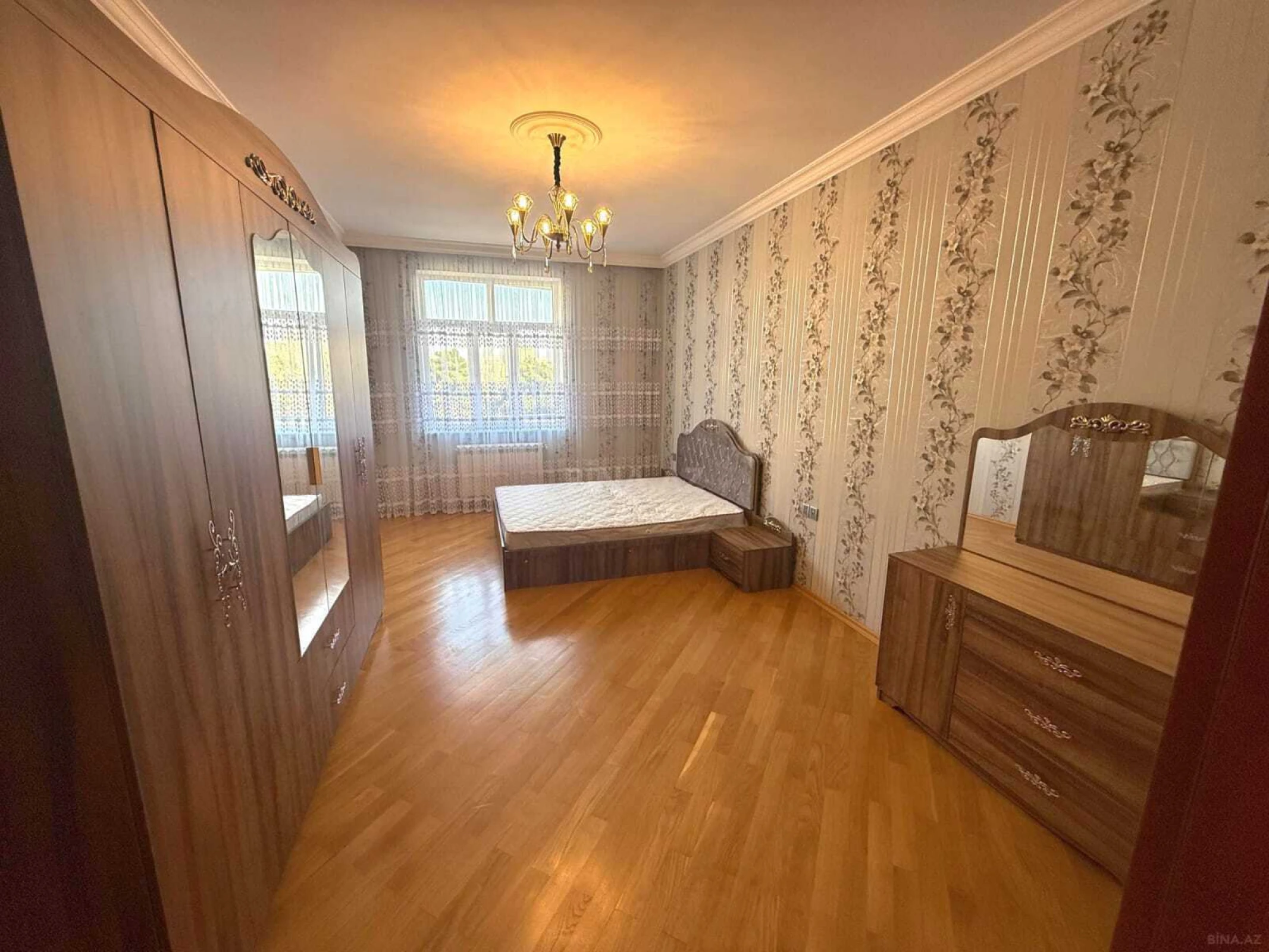 Satılır 2 otaqlı mənzil 104 m²