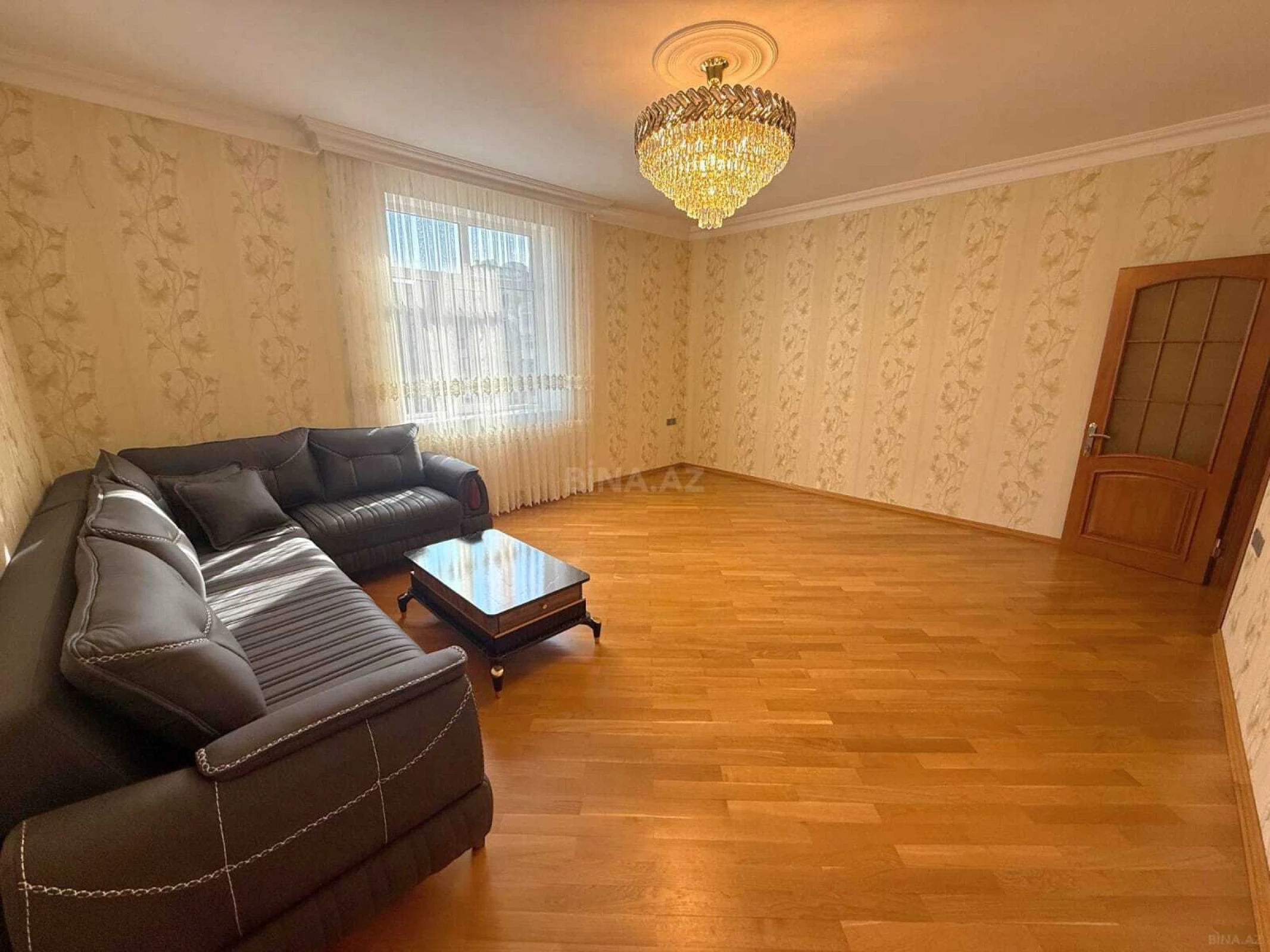 Satılır 2 otaqlı mənzil 104 m²