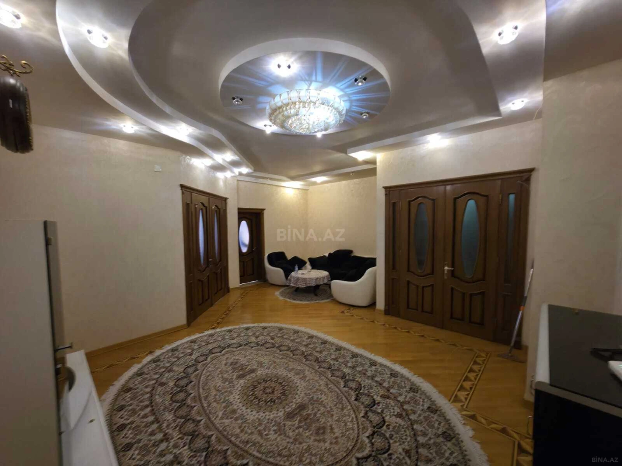 Kirayə verilir 3 otaqlı mənzil 195 m²