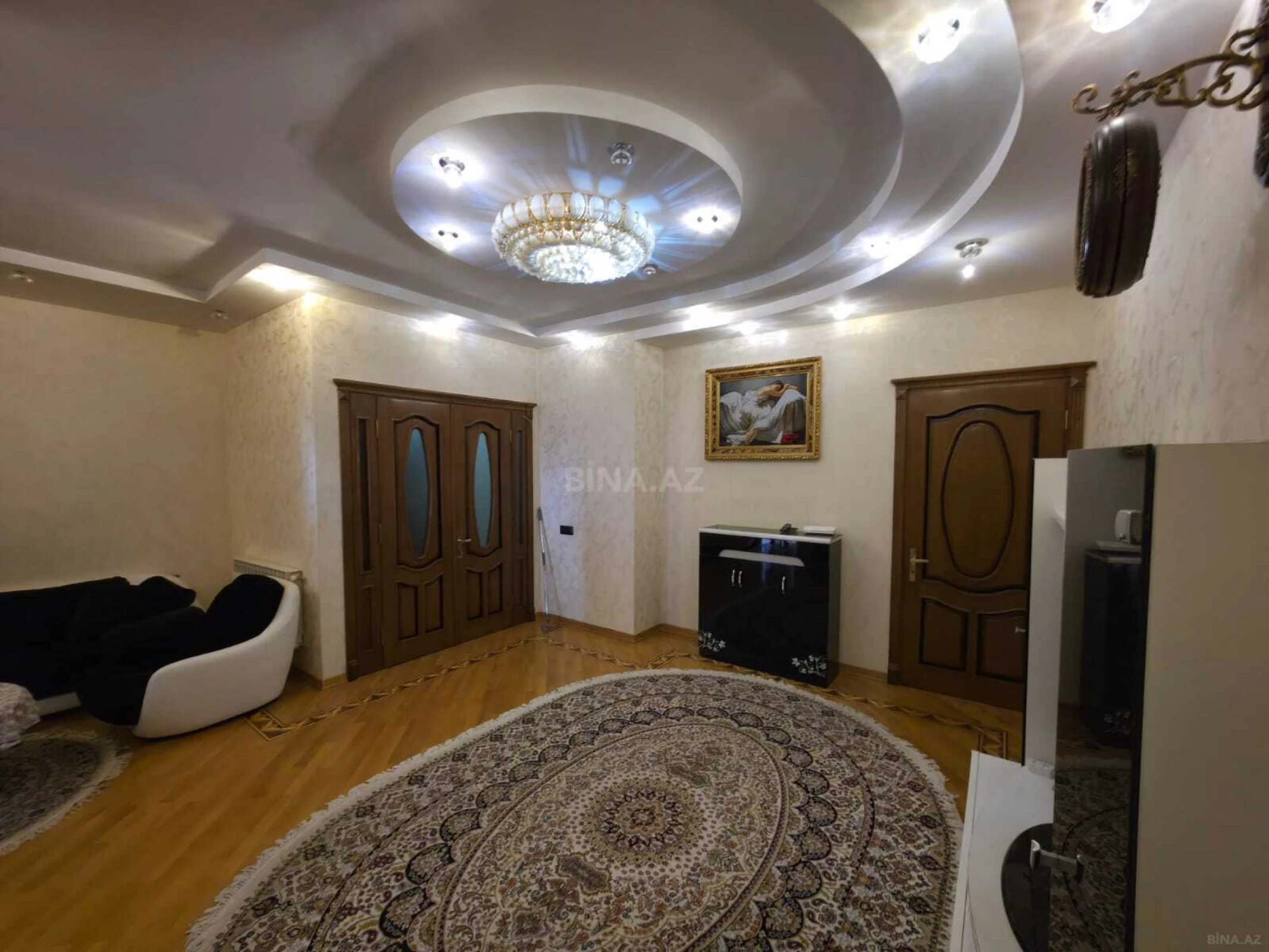 Kirayə verilir 3 otaqlı mənzil 195 m²