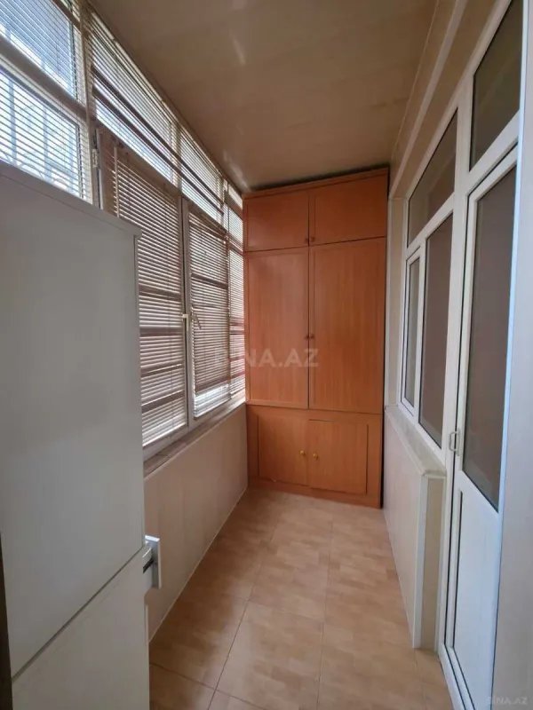 Kirayə verilir 3 otaqlı mənzil 195 m²