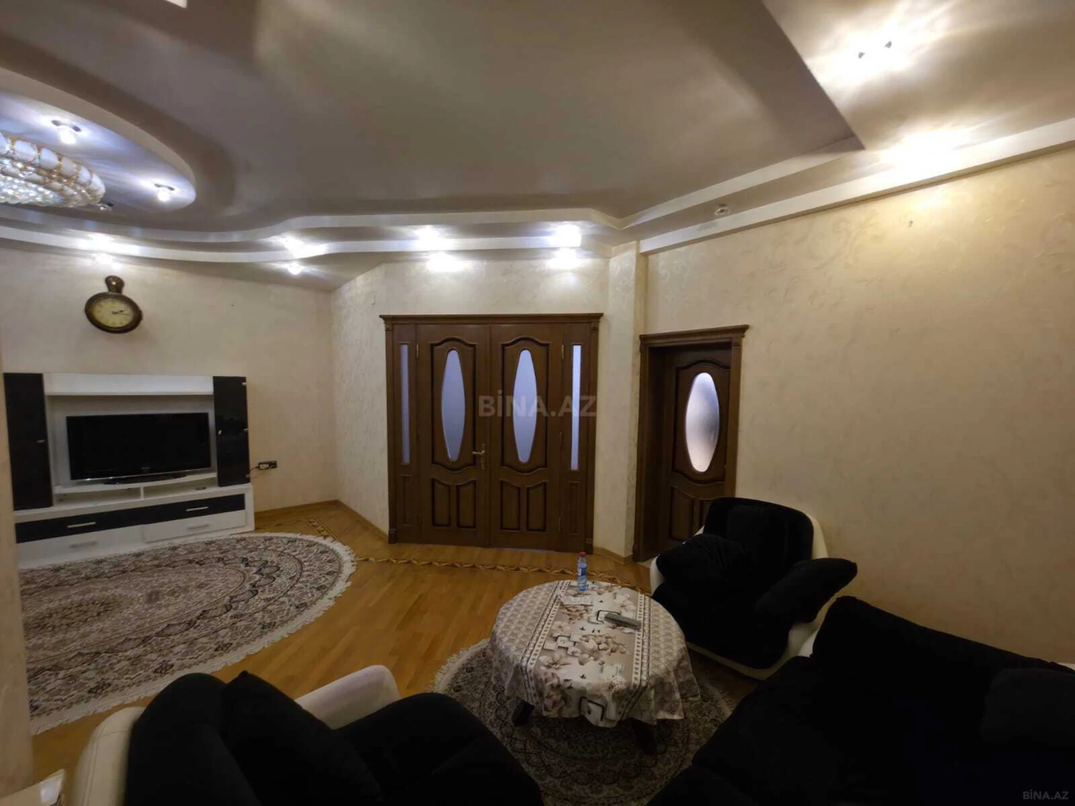 Kirayə verilir 3 otaqlı mənzil 195 m²