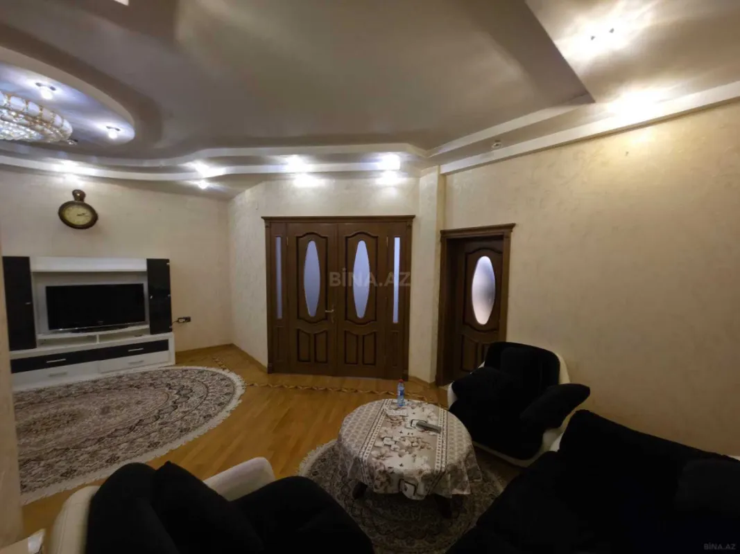 Kirayə verilir 3 otaqlı mənzil 195 m²