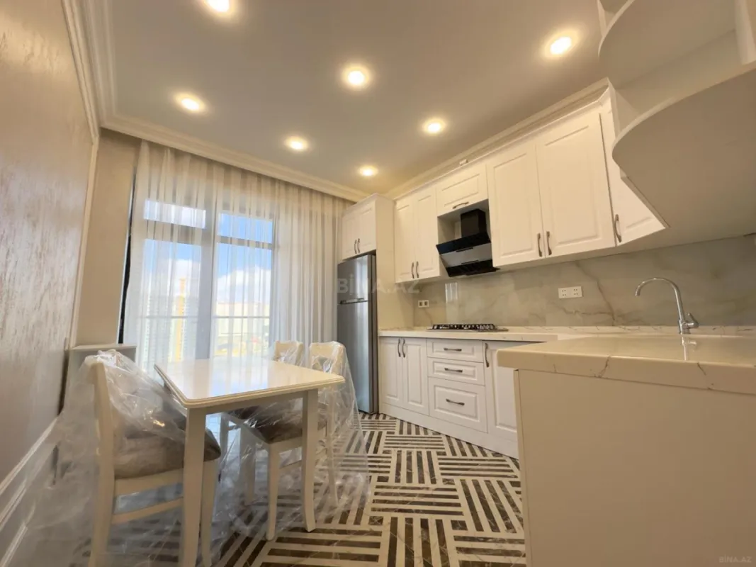 Kirayə verilir 2 otaqlı mənzil 120 m²