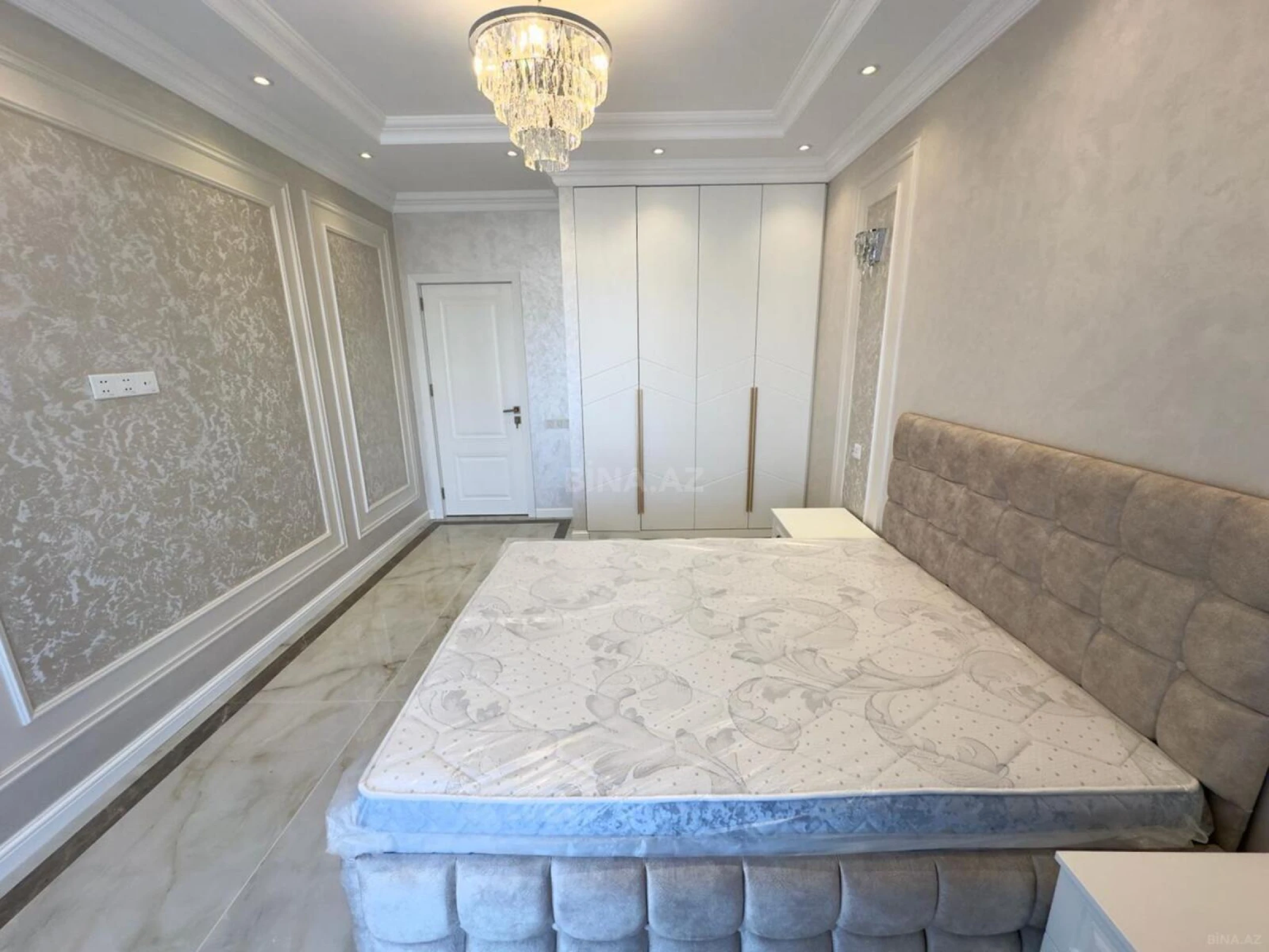 Kirayə verilir 2 otaqlı mənzil 120 m²