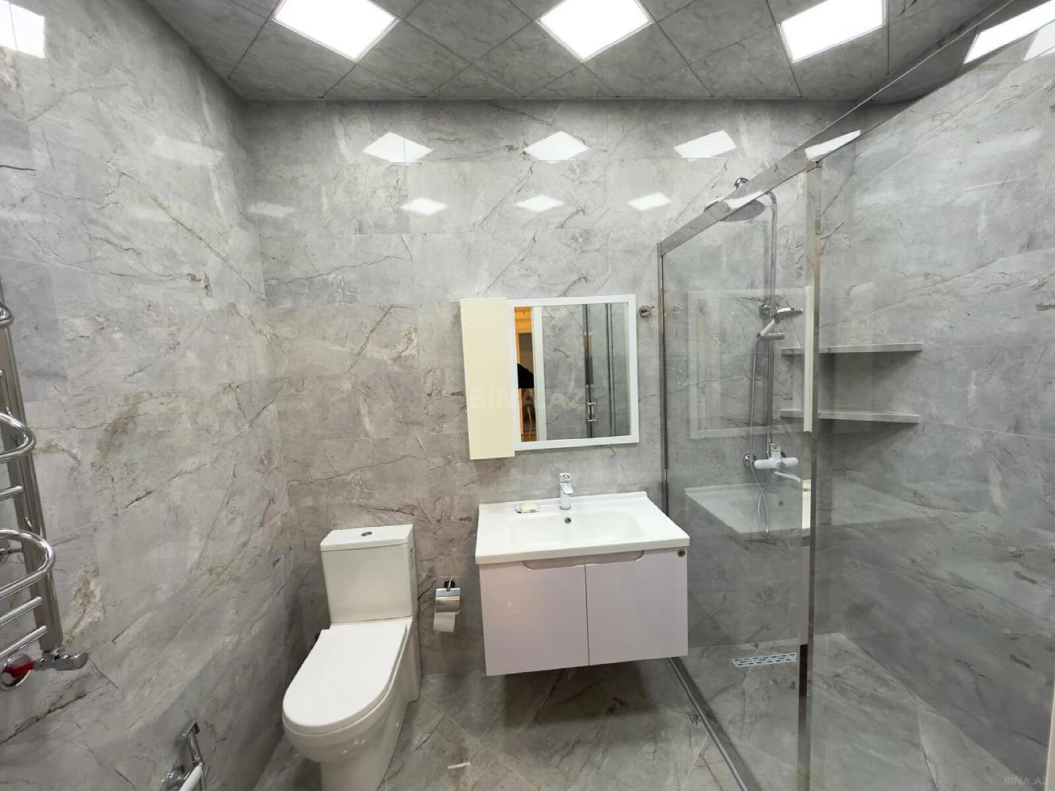 Kirayə verilir 2 otaqlı mənzil 120 m²