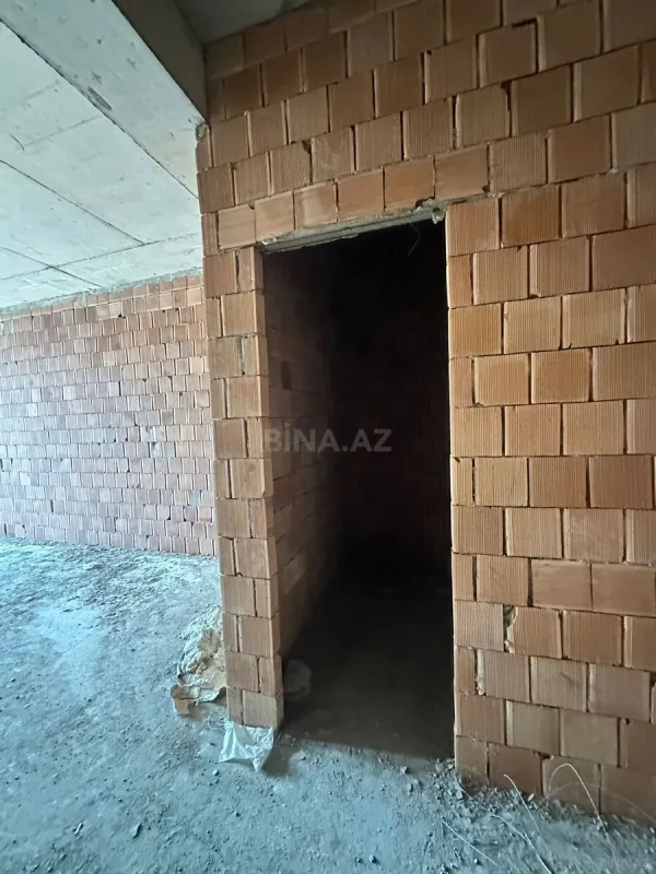 Satılır 4 otaqlı mənzil 181 m²