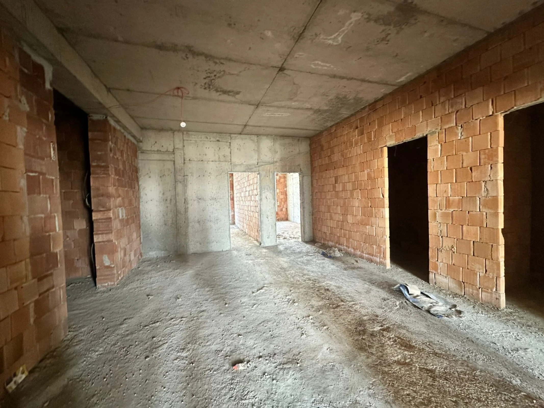 Satılır 4 otaqlı mənzil 181 m²