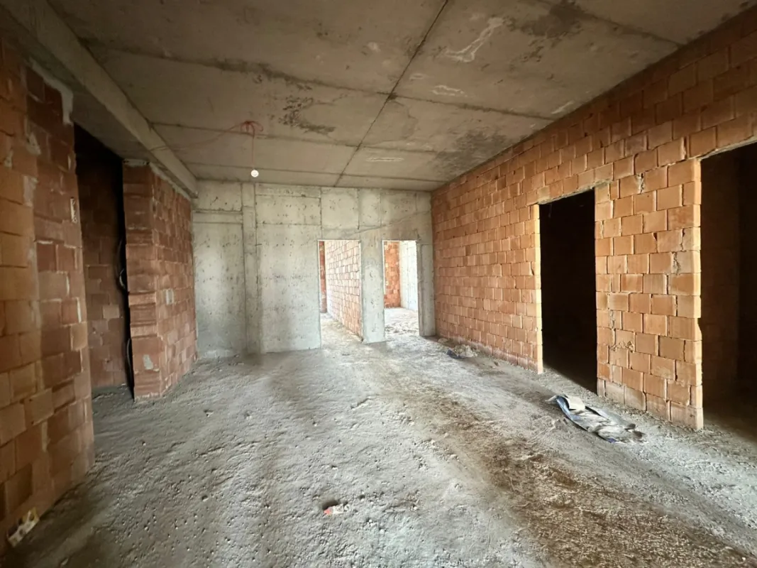 Satılır 4 otaqlı mənzil 181 m²