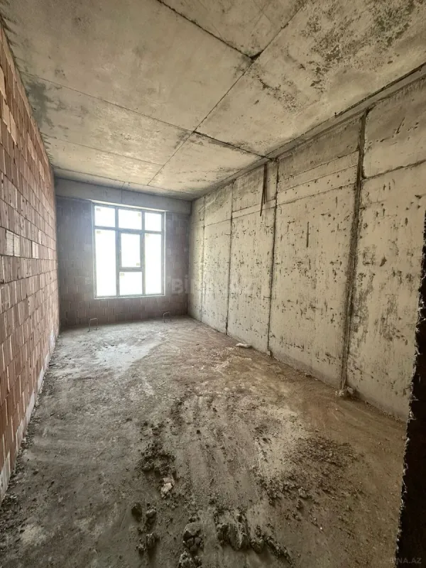 Satılır 4 otaqlı mənzil 181 m²