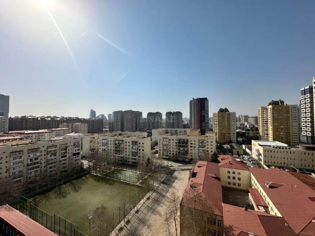 Satılır 4 otaqlı mənzil 181 m²