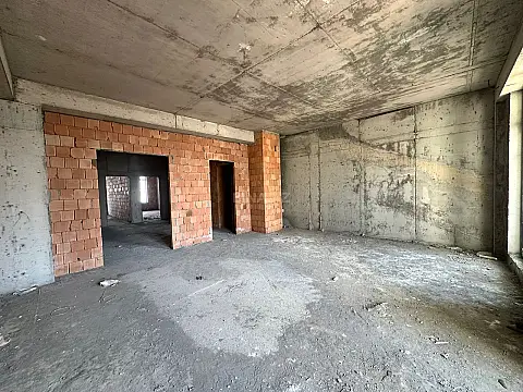 Satılır 4 otaqlı mənzil 181 m²