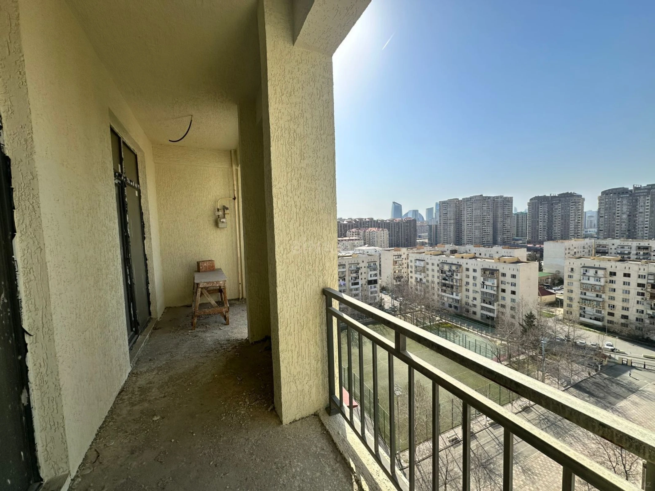 Satılır 4 otaqlı mənzil 181 m²