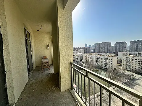Satılır 4 otaqlı mənzil 181 m²