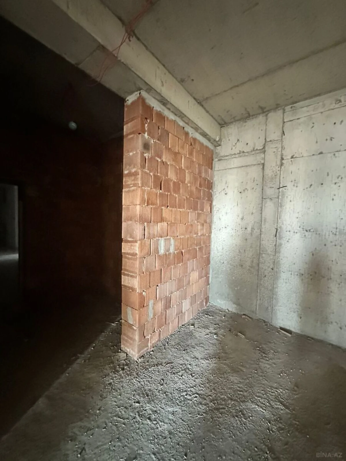 Satılır 4 otaqlı mənzil 181 m²