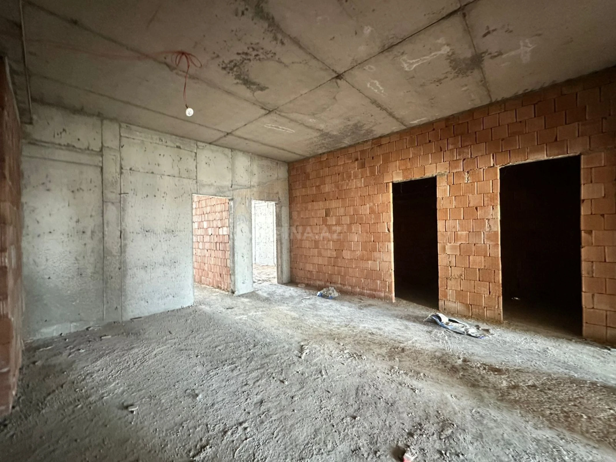 Satılır 4 otaqlı mənzil 181 m²