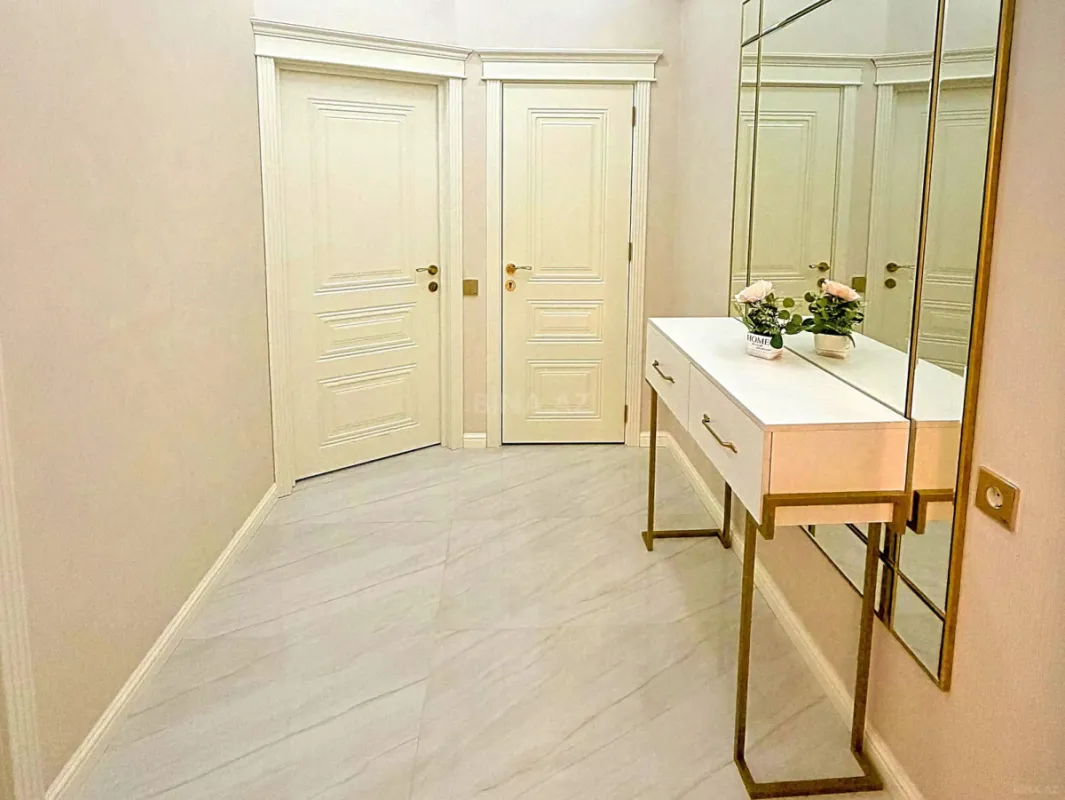 Satılır 3 otaqlı mənzil 91 m²