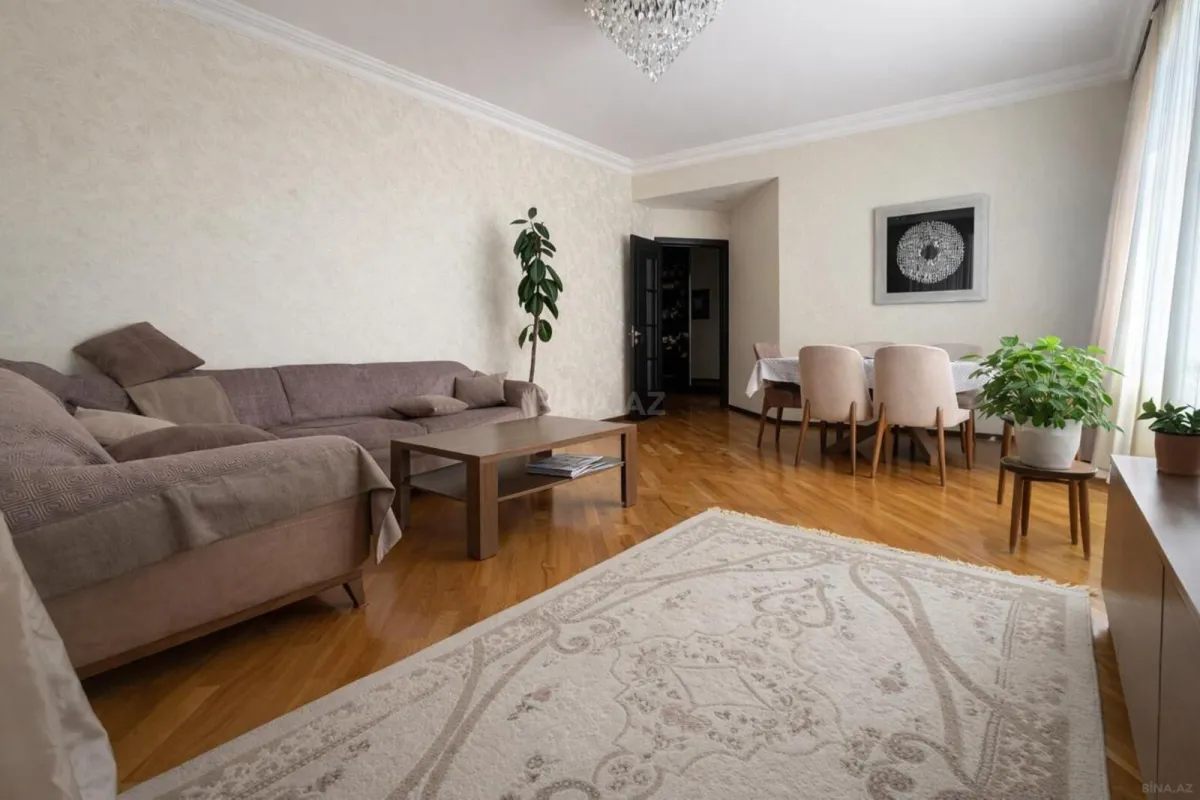Satılır 3 otaqlı mənzil 130 m²