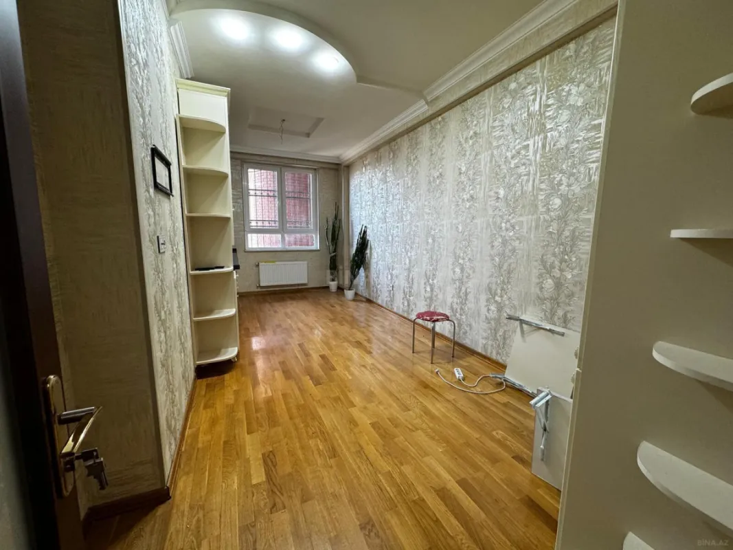 Satılır 3 otaqlı mənzil 120 m²