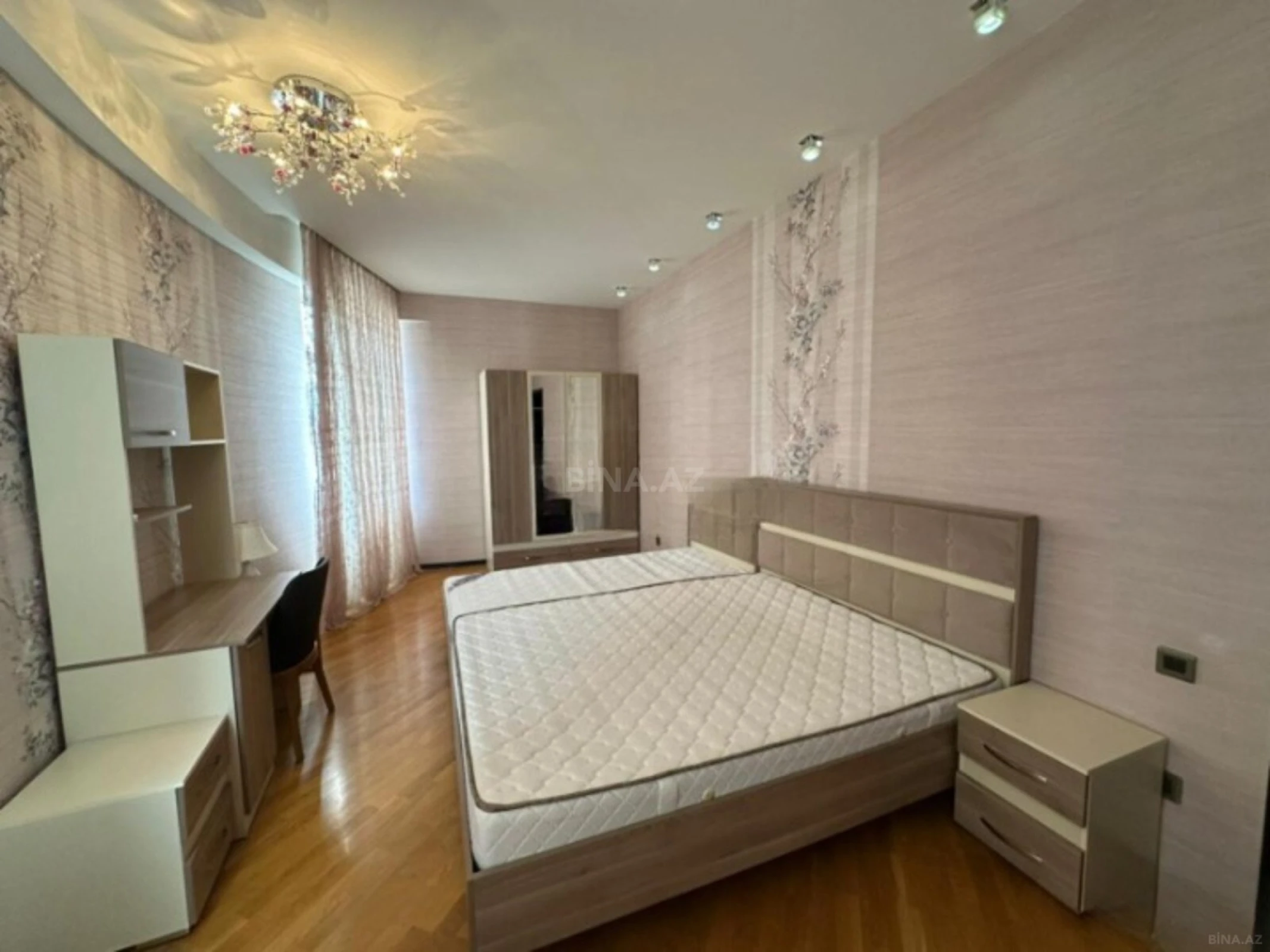 Kirayə verilir 3 otaqlı mənzil 120 m²
