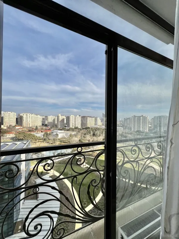 Satılır 3 otaqlı mənzil 138 m²