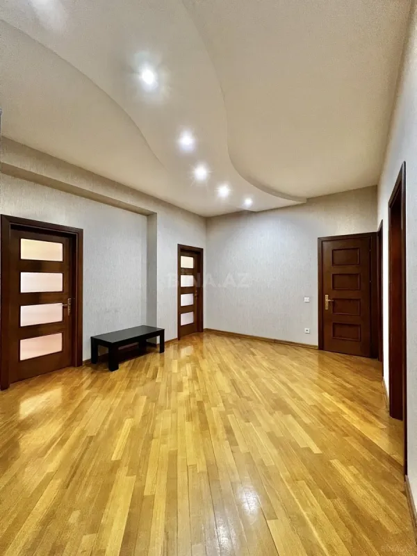 Satılır 3 otaqlı mənzil 138 m²