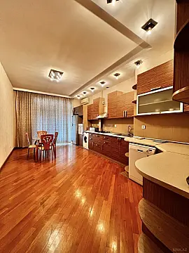 Satılır 3 otaqlı mənzil 138 m²