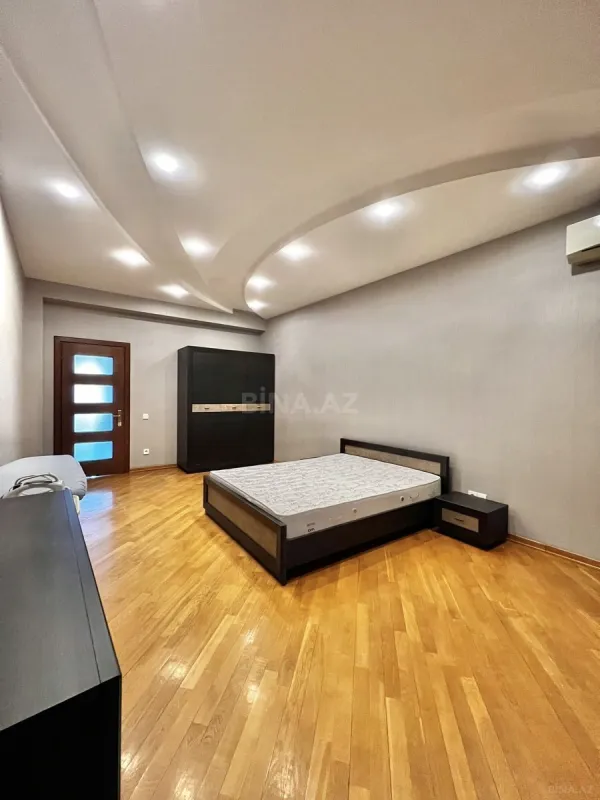Satılır 3 otaqlı mənzil 138 m²