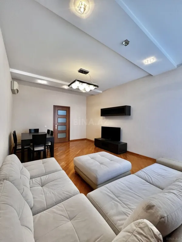 Satılır 3 otaqlı mənzil 138 m²