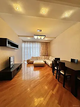Satılır 3 otaqlı mənzil 138 m²