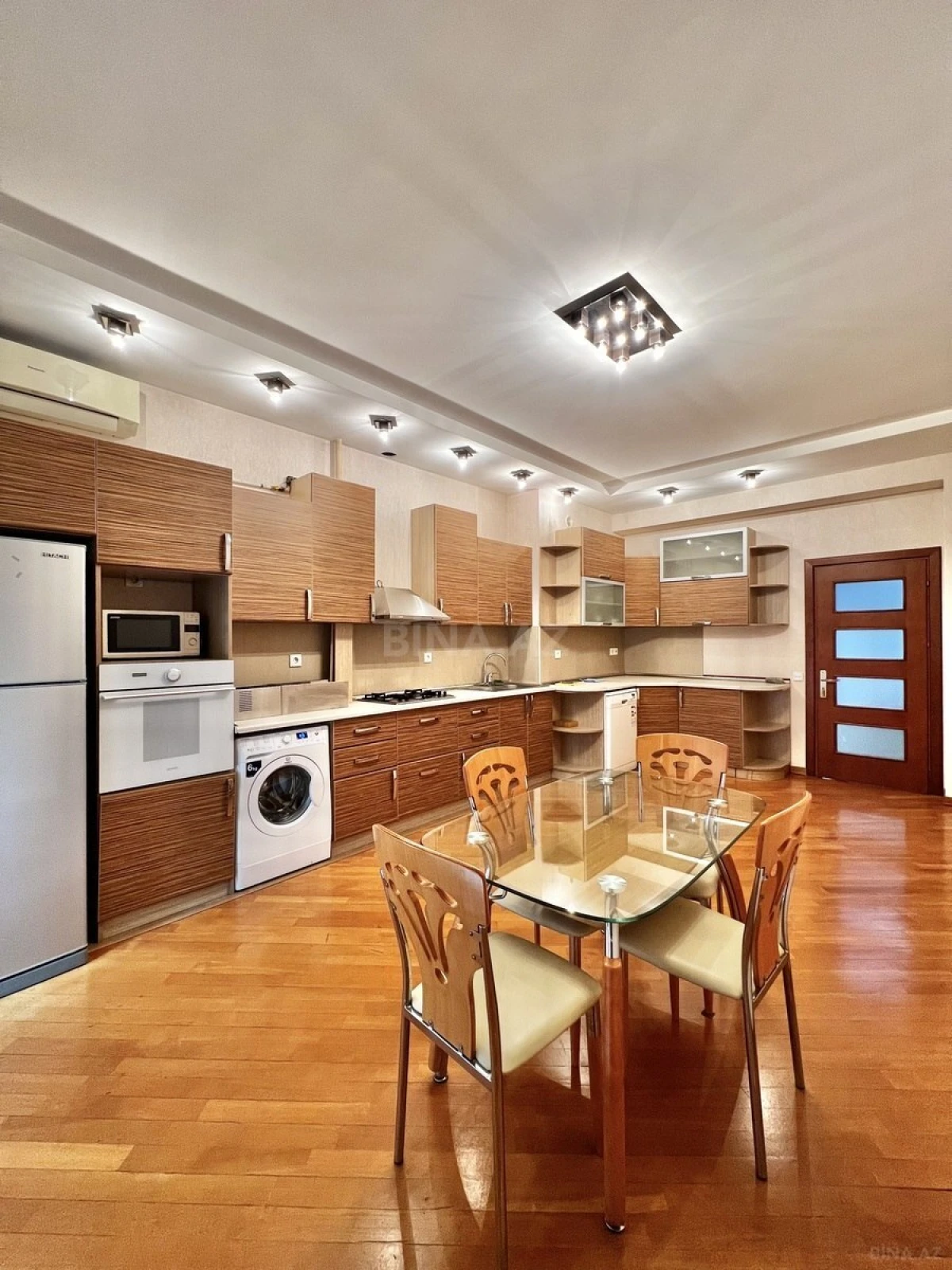 Satılır 3 otaqlı mənzil 138 m²