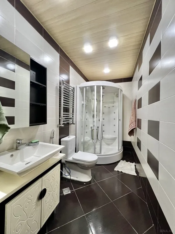 Satılır 3 otaqlı mənzil 138 m²