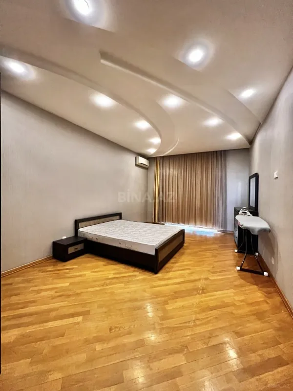 Satılır 3 otaqlı mənzil 138 m²
