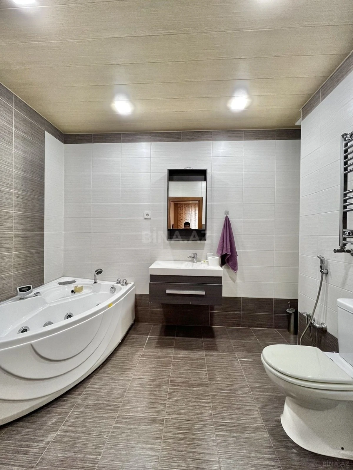 Satılır 3 otaqlı mənzil 138 m²