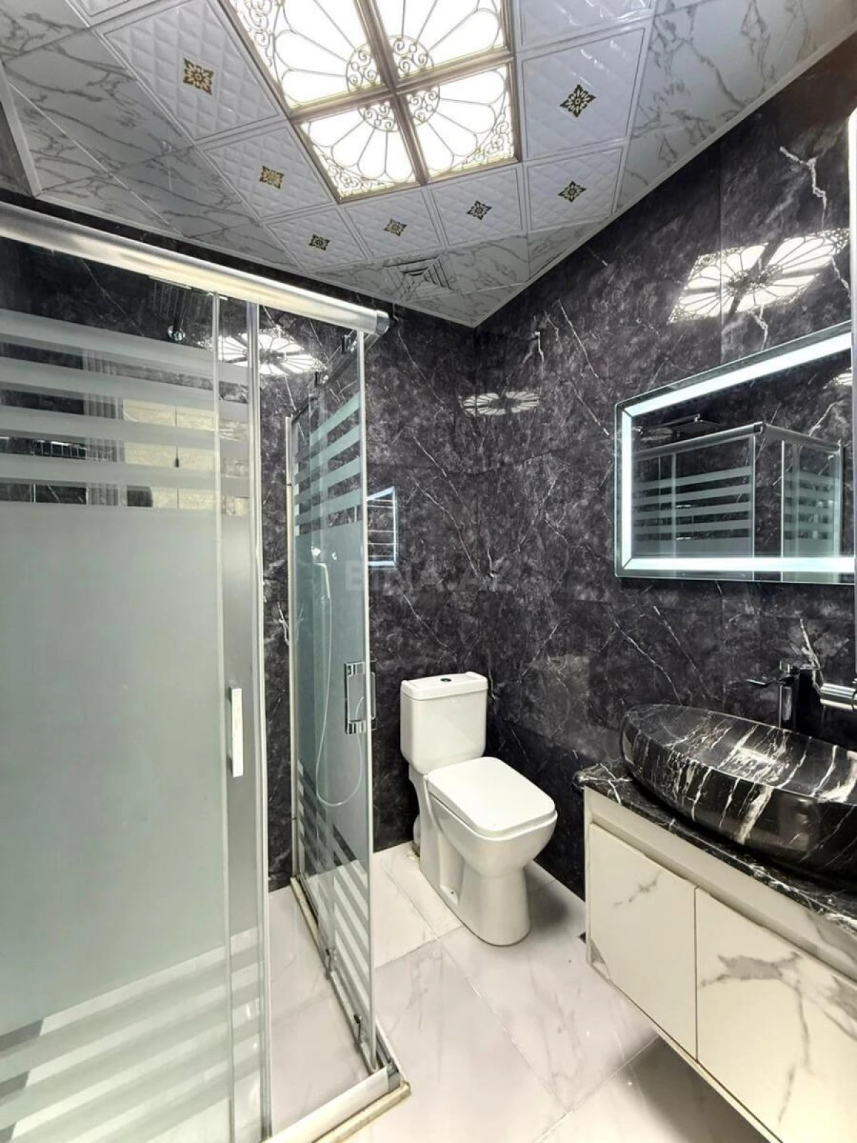 Satılır 2 otaqlı mənzil 59 m²
