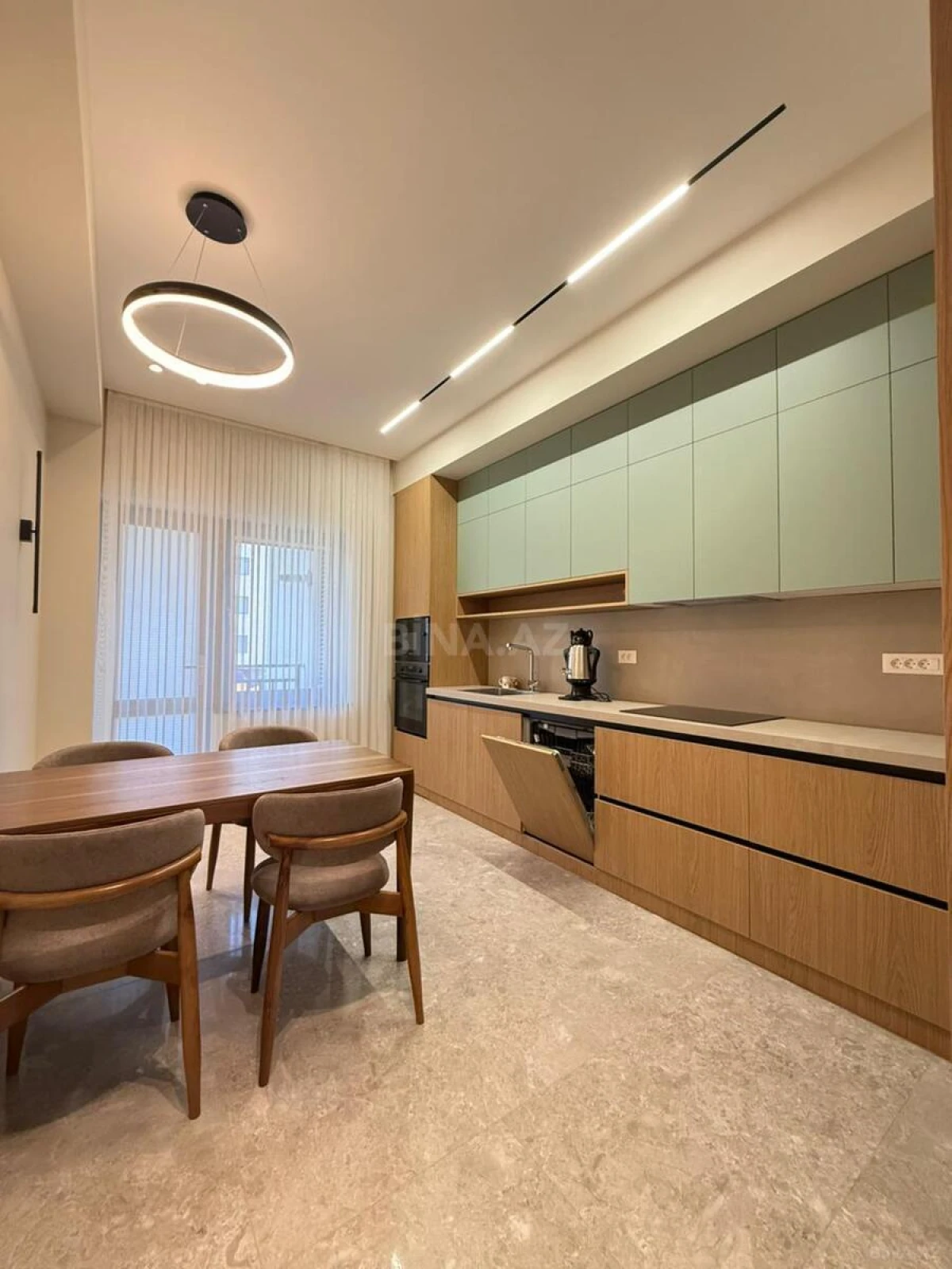 Kirayə verilir 5 otaqlı mənzil 200 m²