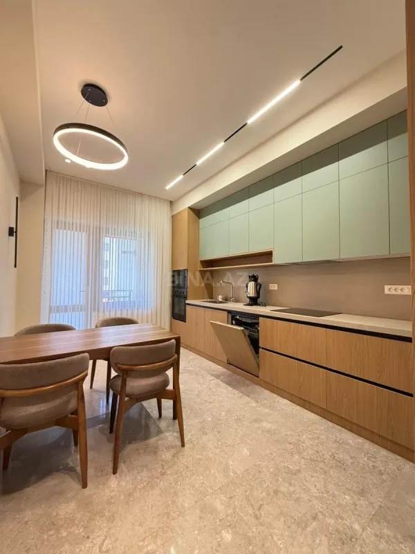 Kirayə verilir 5 otaqlı mənzil 200 m²
