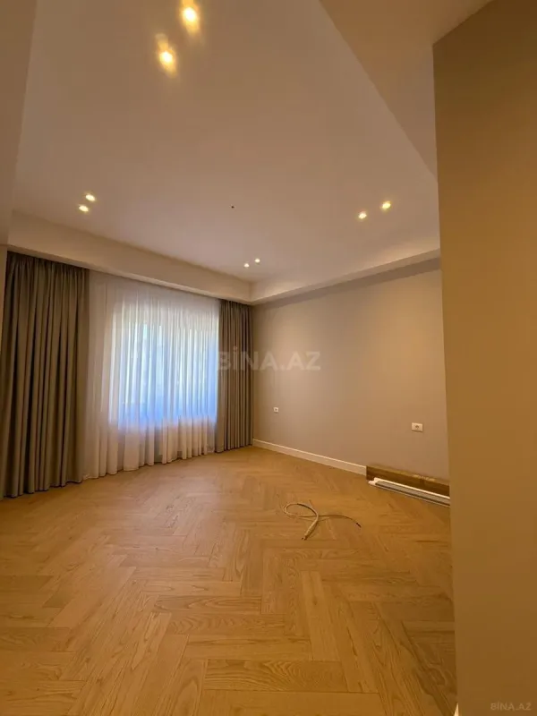 Kirayə verilir 5 otaqlı mənzil 200 m²