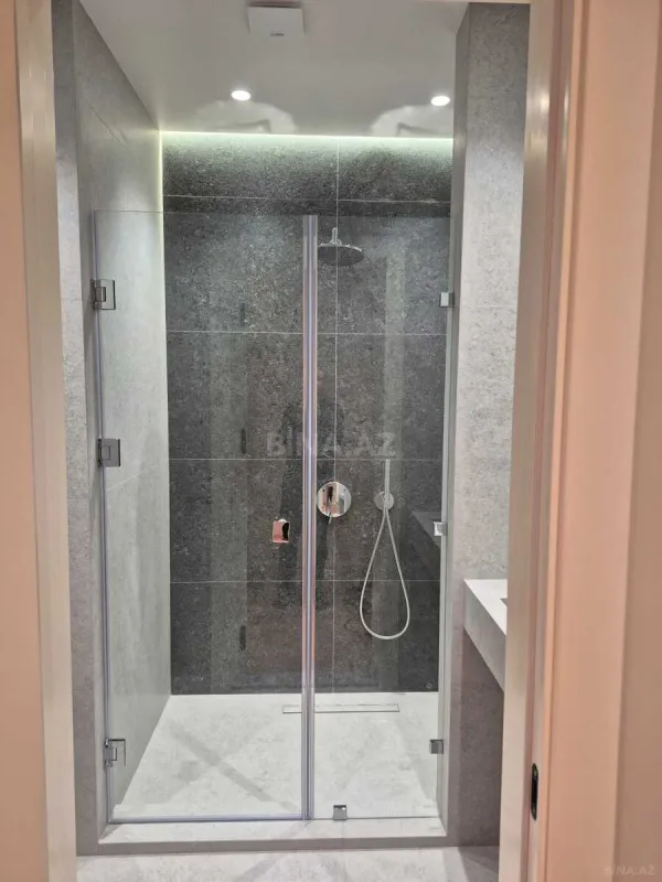 Kirayə verilir 5 otaqlı mənzil 200 m²