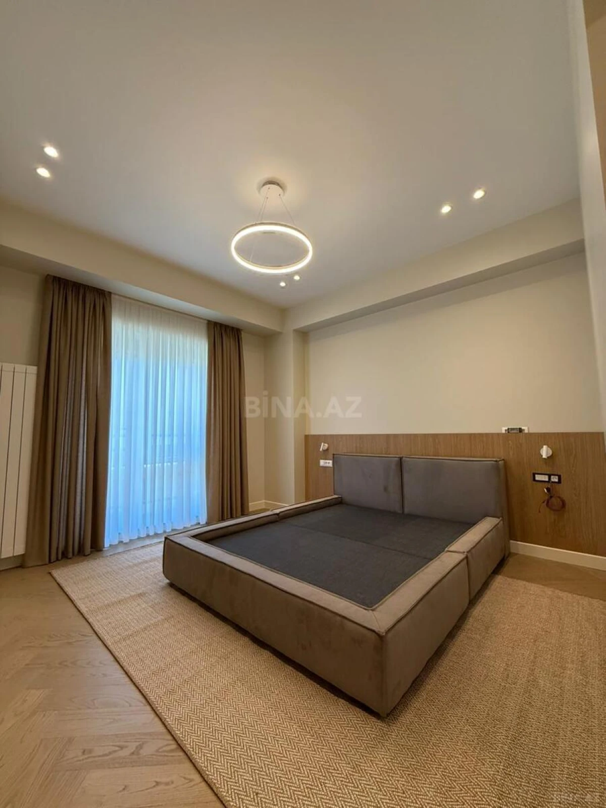Kirayə verilir 5 otaqlı mənzil 200 m²