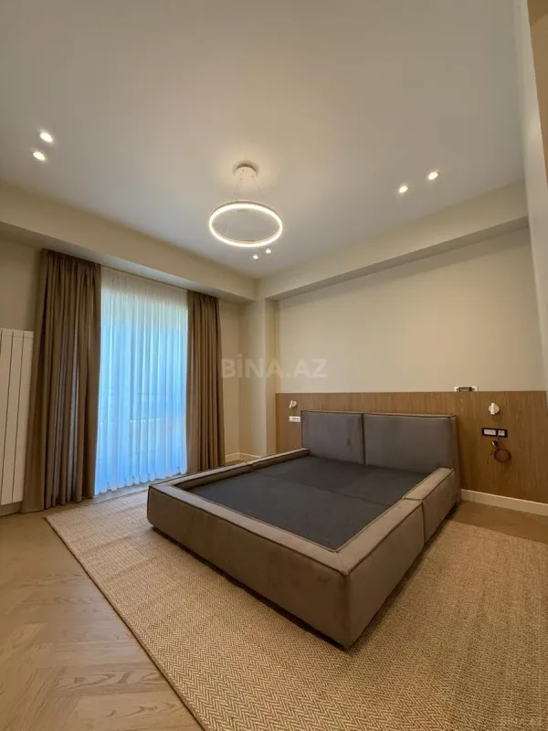 Kirayə verilir 5 otaqlı mənzil 200 m²