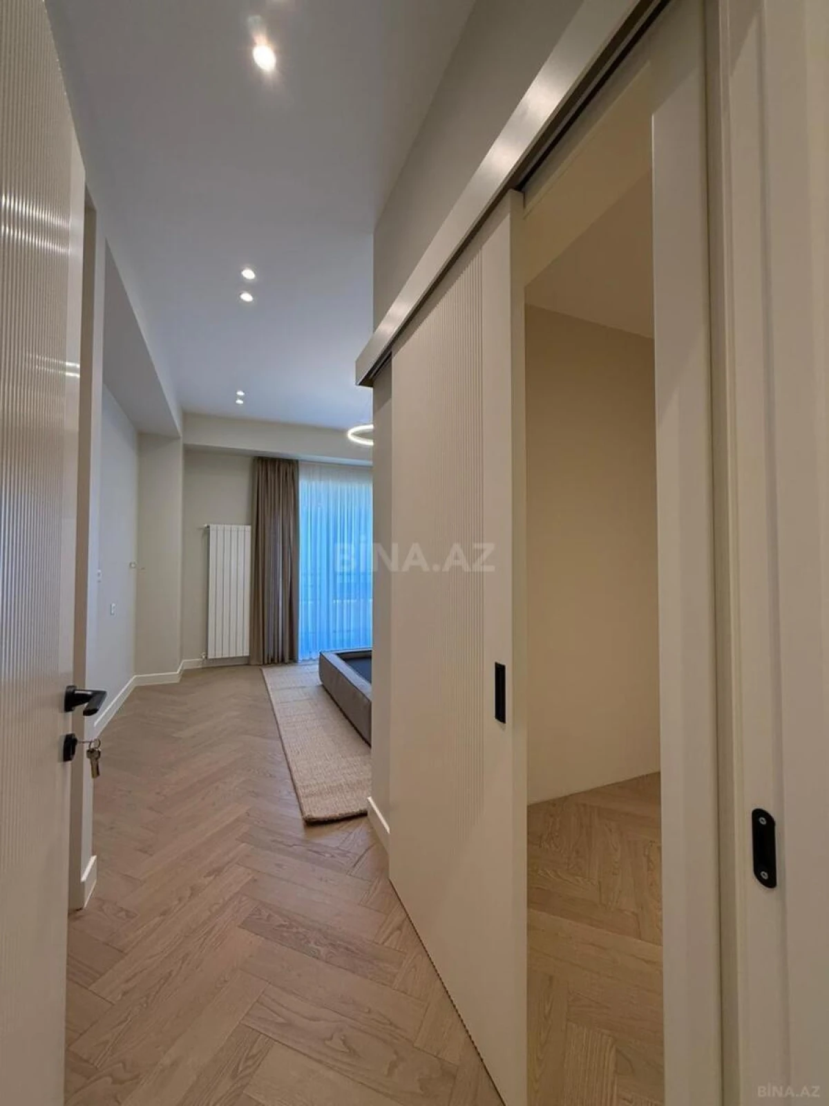 Kirayə verilir 5 otaqlı mənzil 200 m²