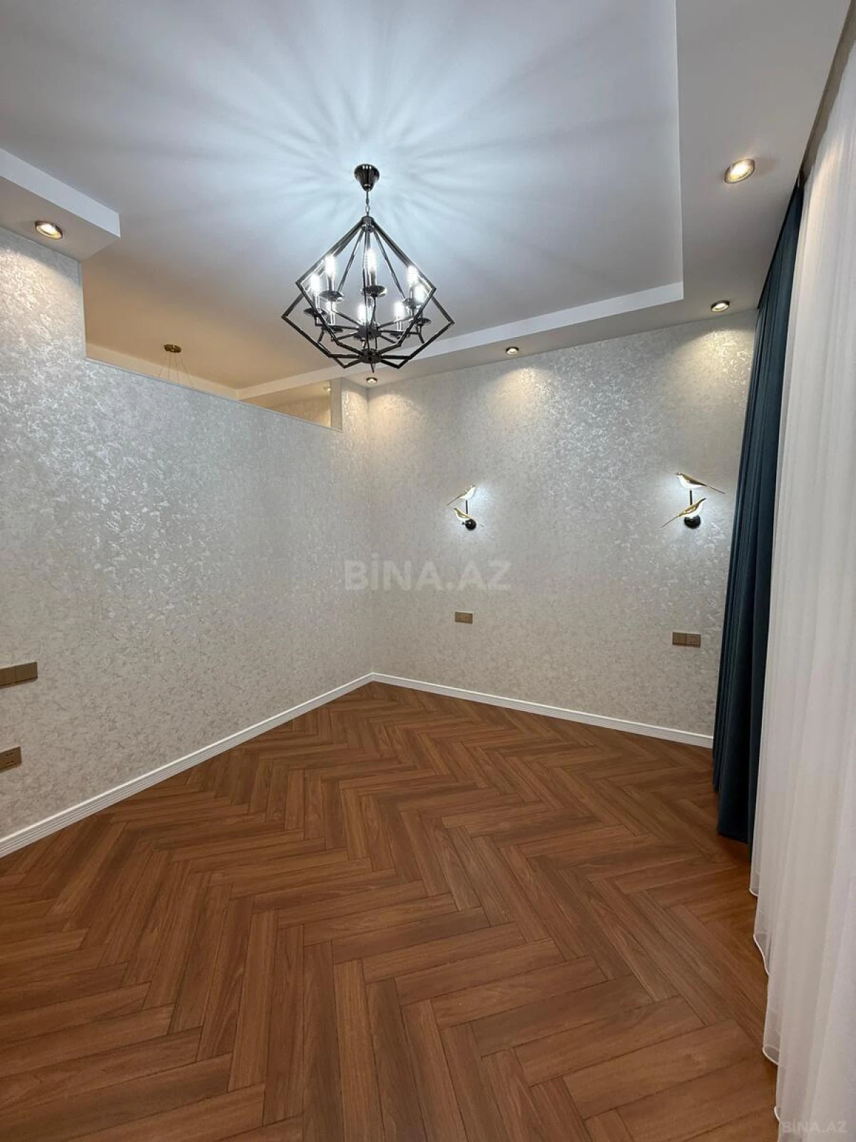 Kirayə verilir 5 otaqlı mənzil 200 m²