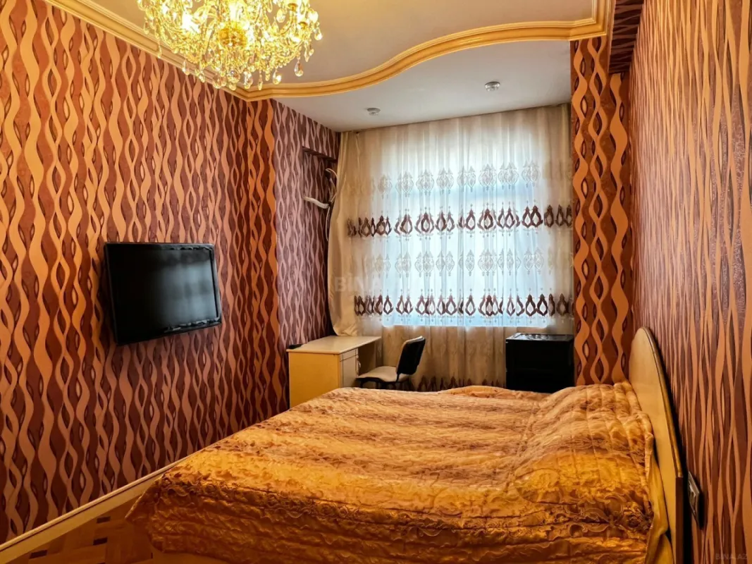 Kirayə verilir 4 otaqlı mənzil 236 m²