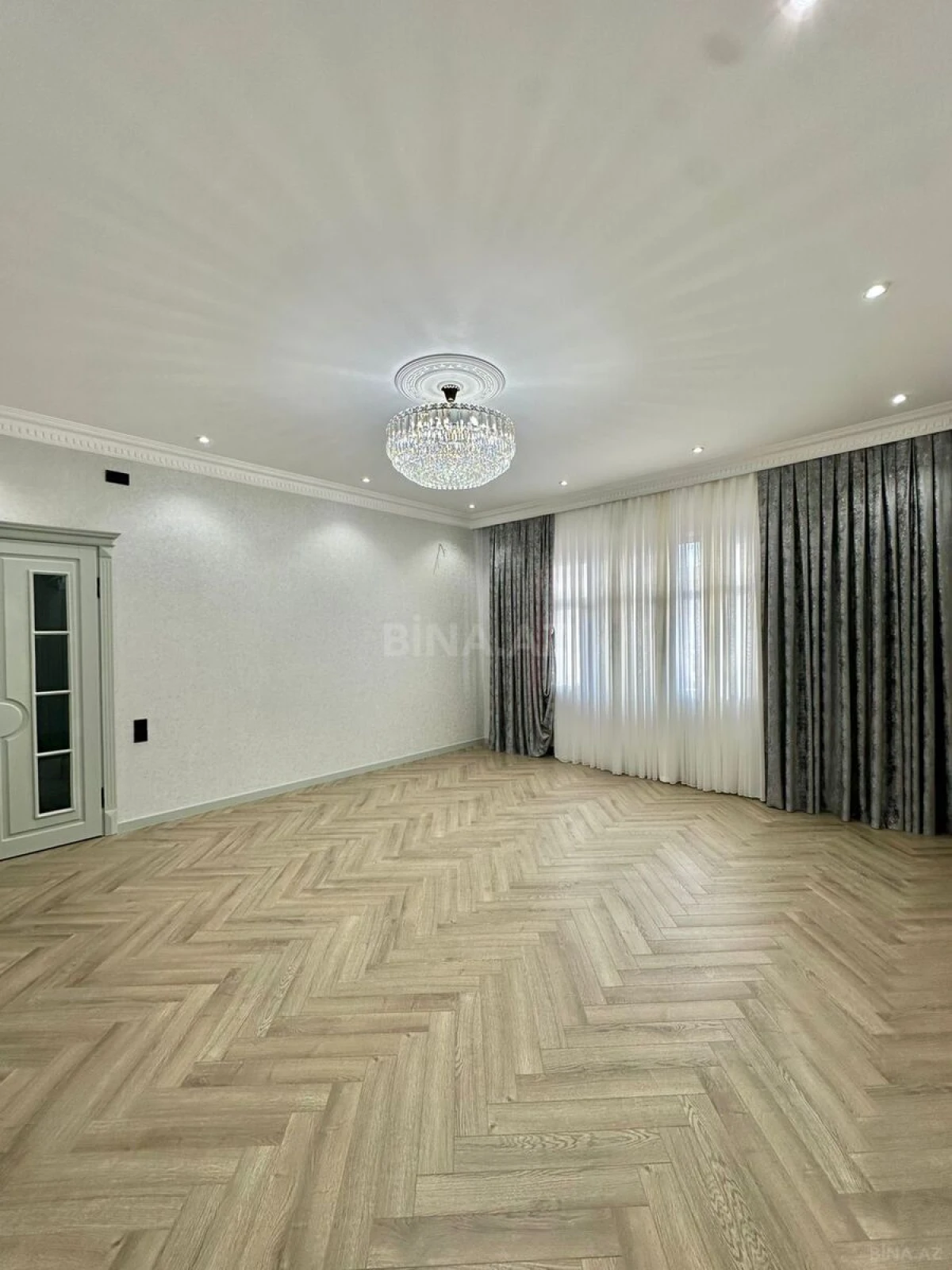 Satılır 3 otaqlı mənzil 150 m²