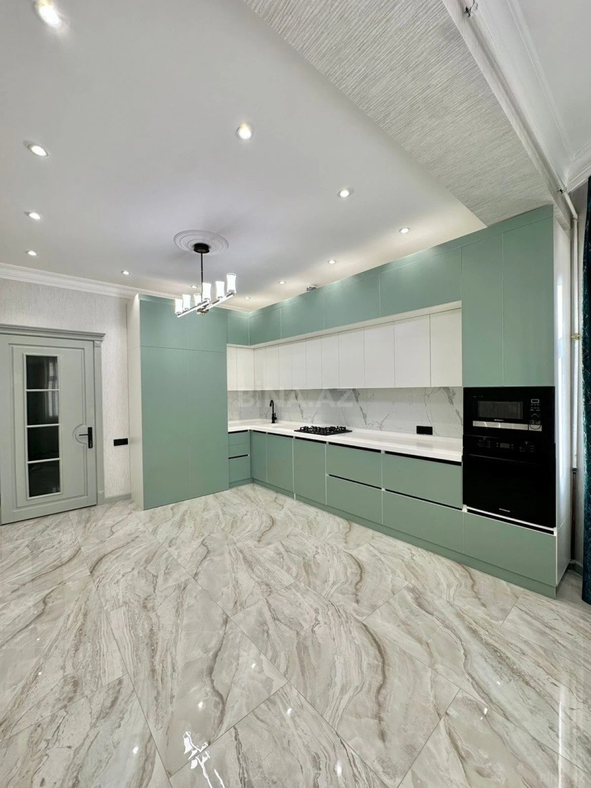 Satılır 3 otaqlı mənzil 150 m²