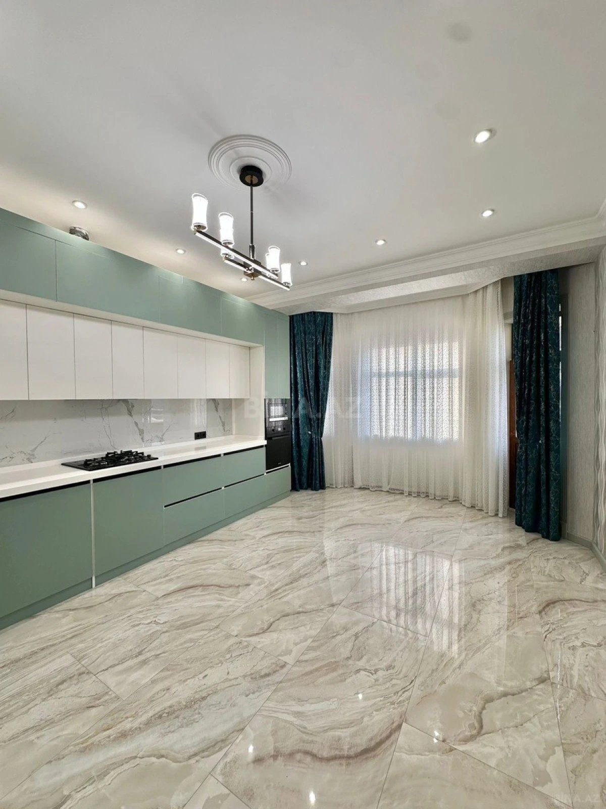 Satılır 3 otaqlı mənzil 150 m²