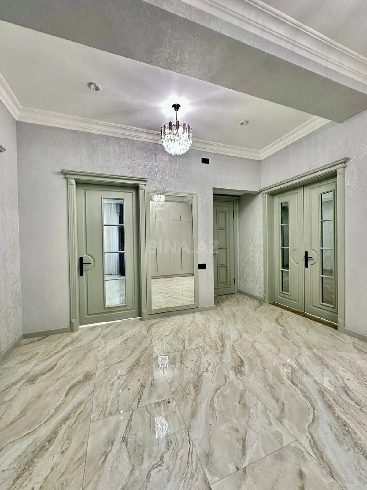 Satılır 3 otaqlı mənzil 150 m²