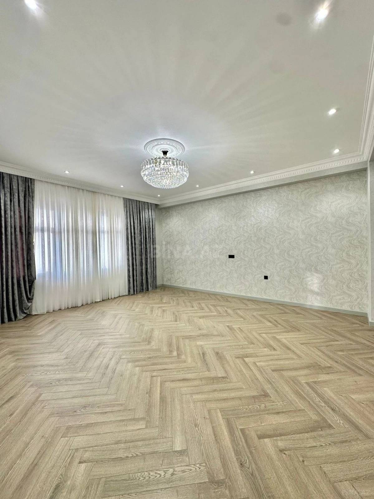 Satılır 3 otaqlı mənzil 150 m²