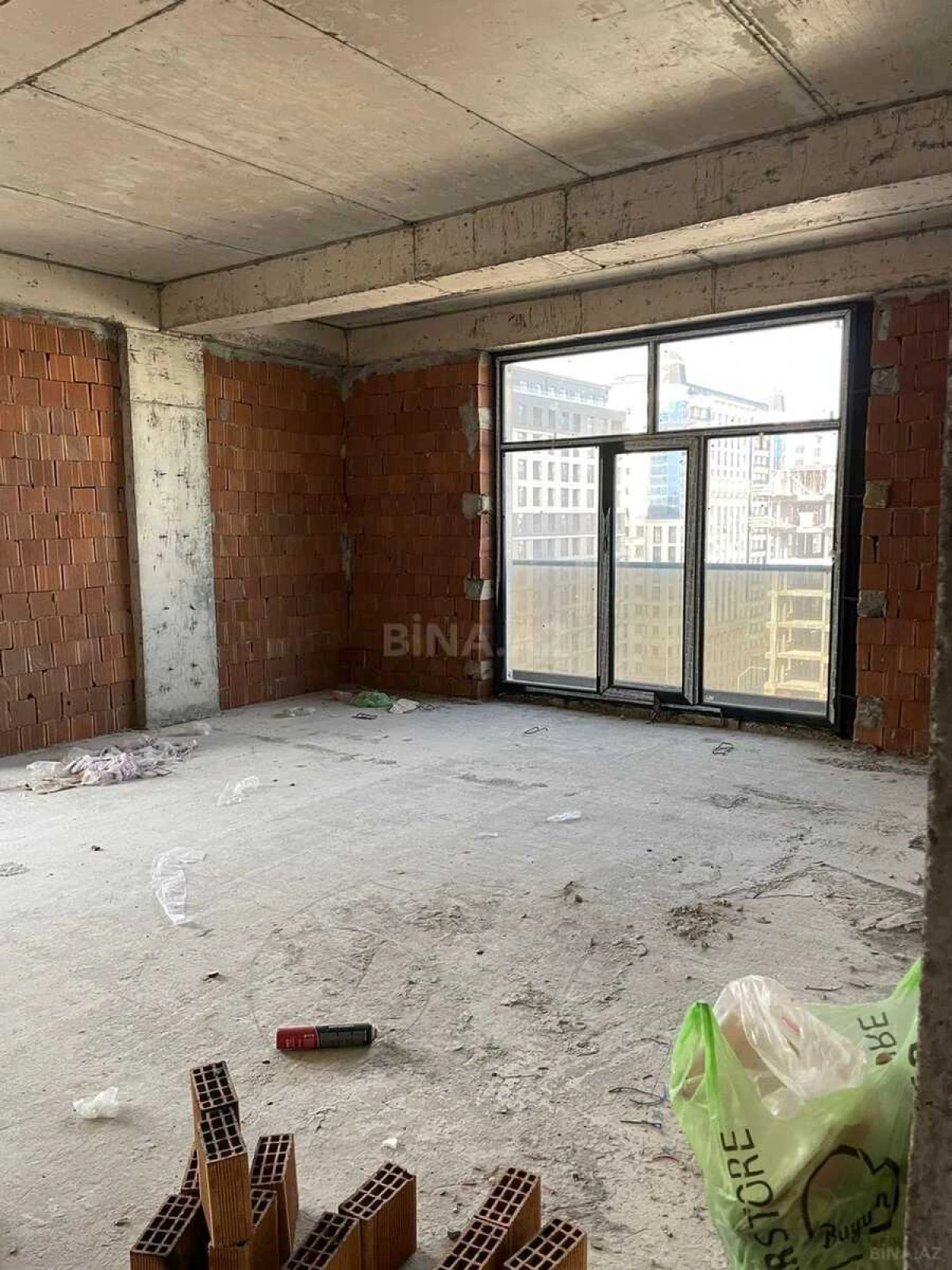 Satılır 4 otaqlı mənzil 219.6 m²